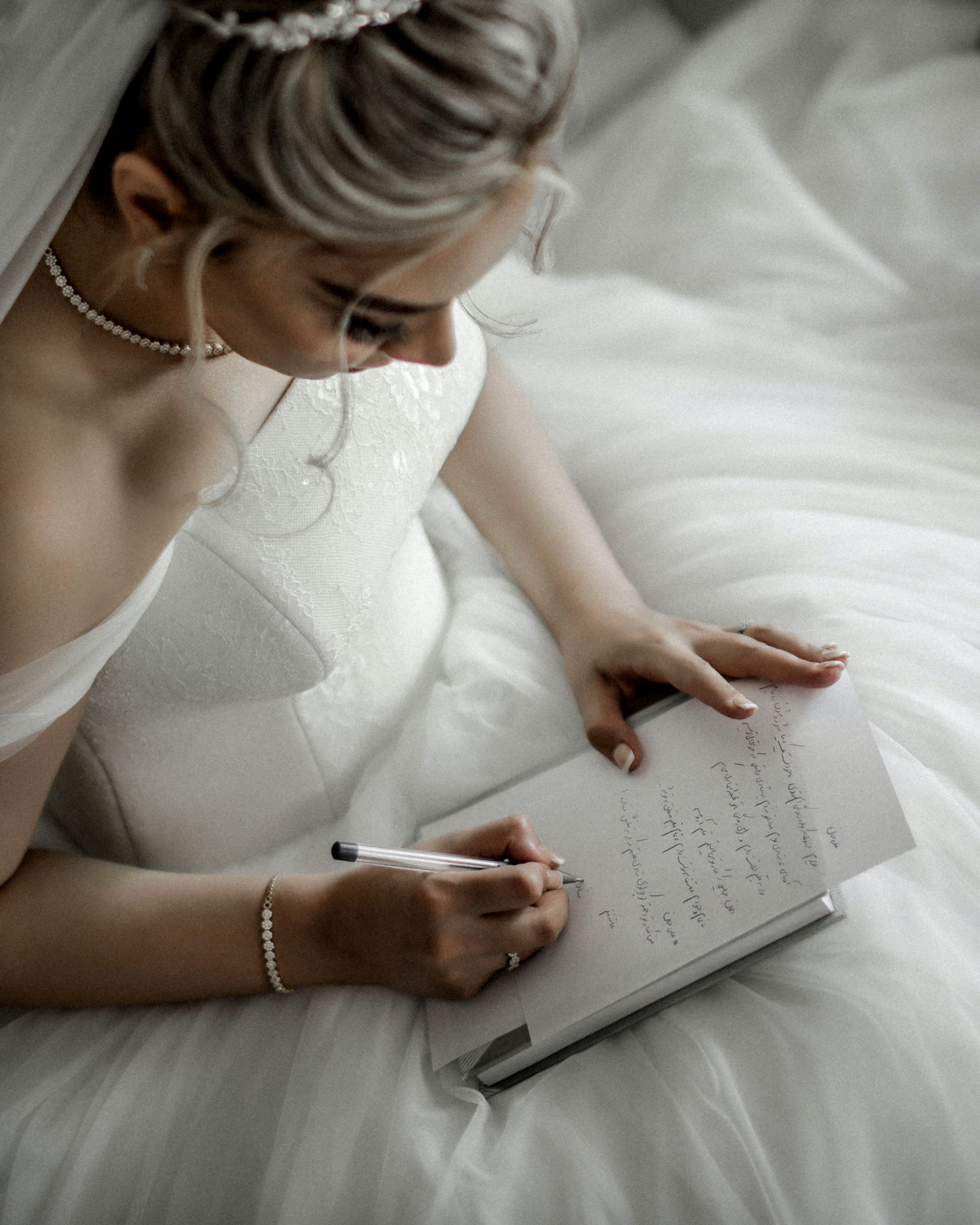 Looking for wedding guest book ideas may not be one of your planning priorities, but it will hold forever memories of your special day.￼
