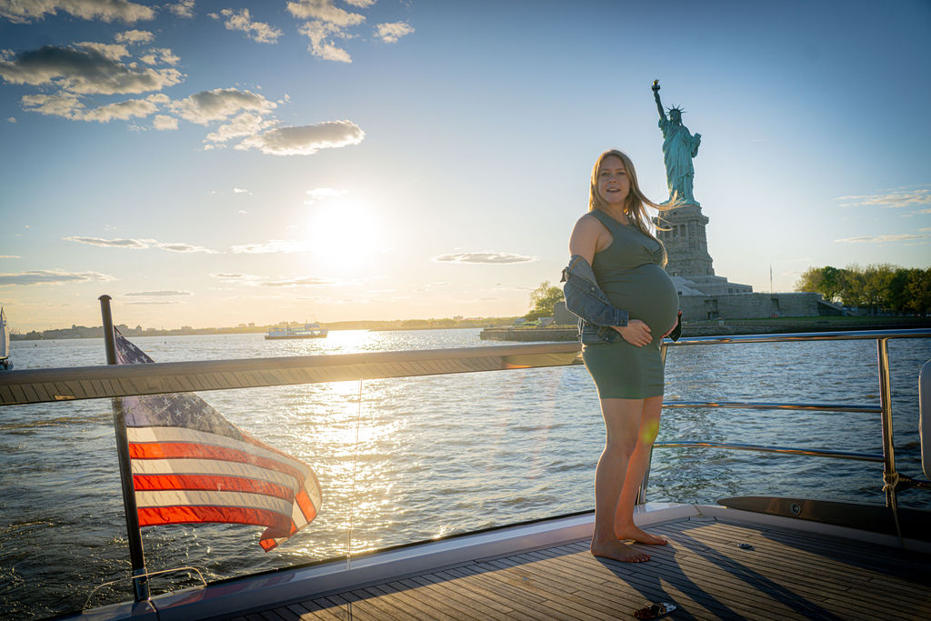 Maternity Photography Statue of Liberty 